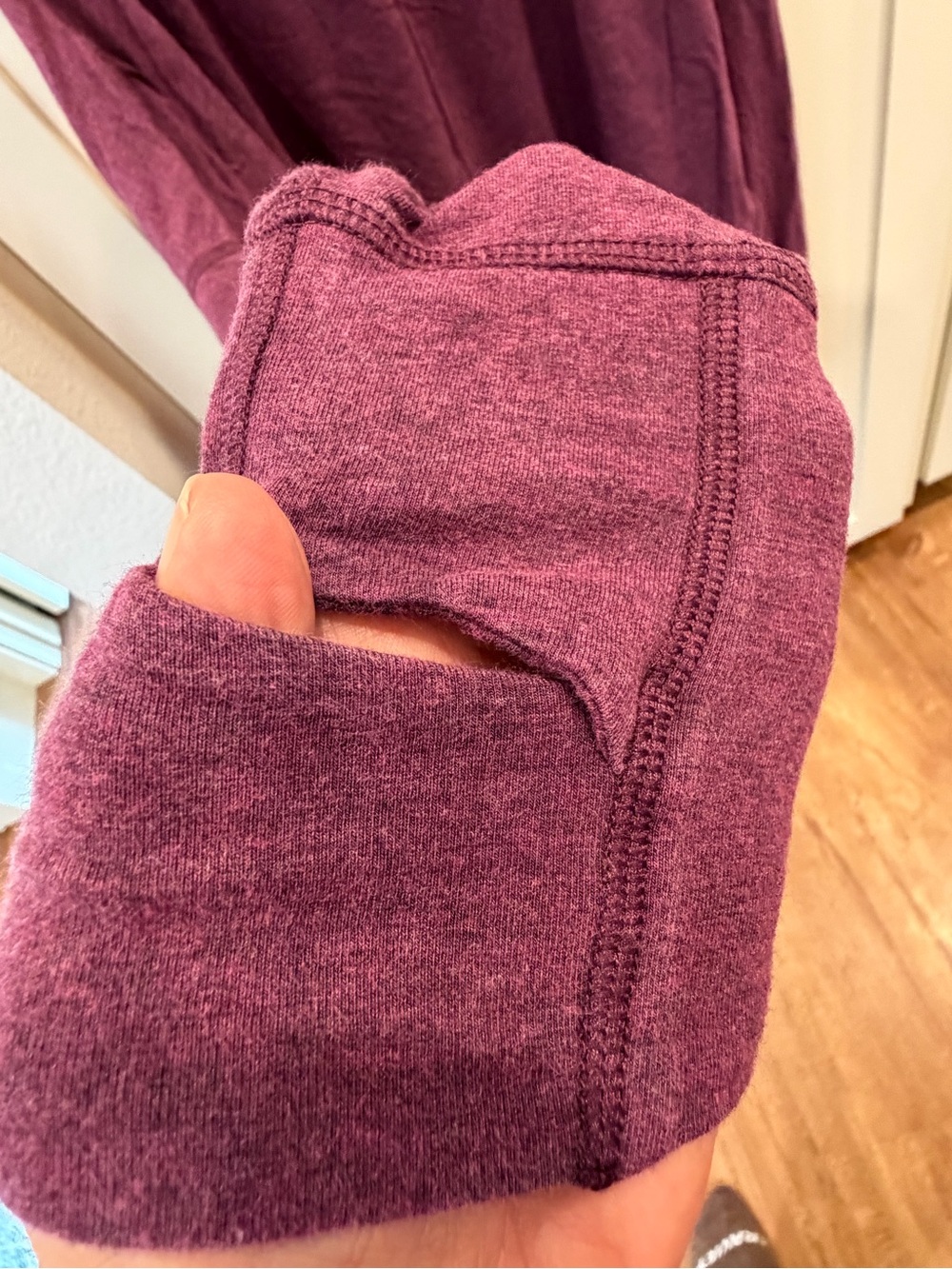 Coolibar Lumaleo sun protection 50+ Longsleeve with thumb holes - Picture 3 of 4